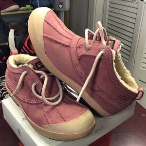 UGG AUSTRALIA Waddler 5670 Youth Kids US 4 EU 34 Leather Waterproof Event Shoes